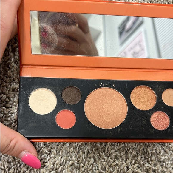 Touch in SOL Vibrant Palette with Gold and Orange Hues - Picture 4 of 5